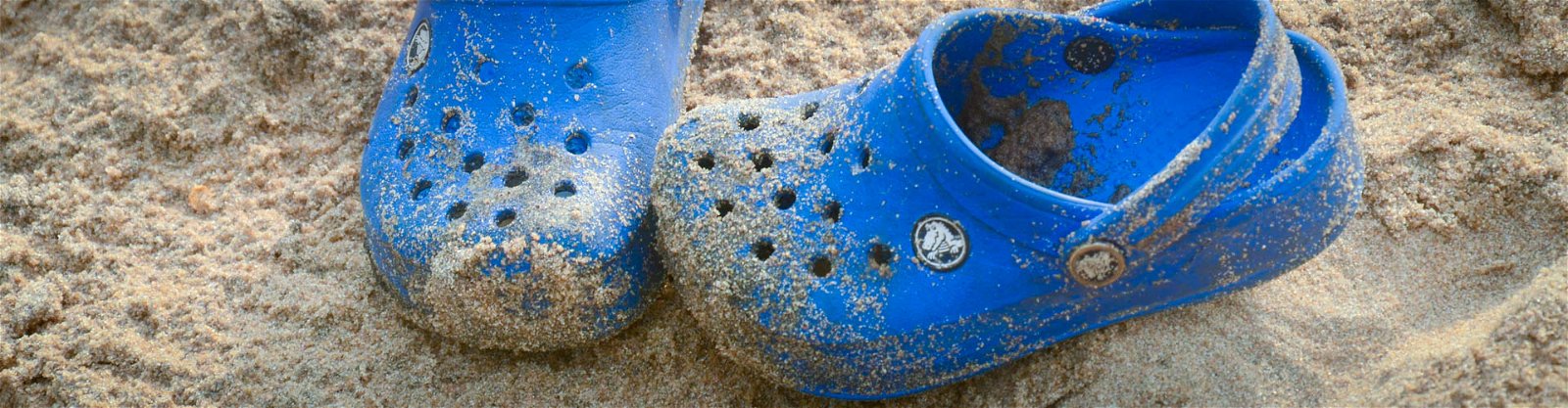 Stor vrangforestilling Ambient Kaptajn brie Crocs i flere farver - den perfekte lejrsko | Spejder Sport